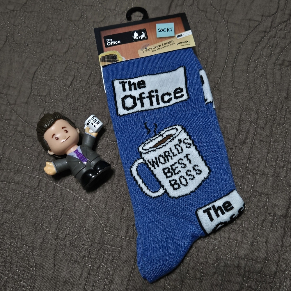 NWT The office dunder mifflin blue socks and Michael Scott Little People Toy